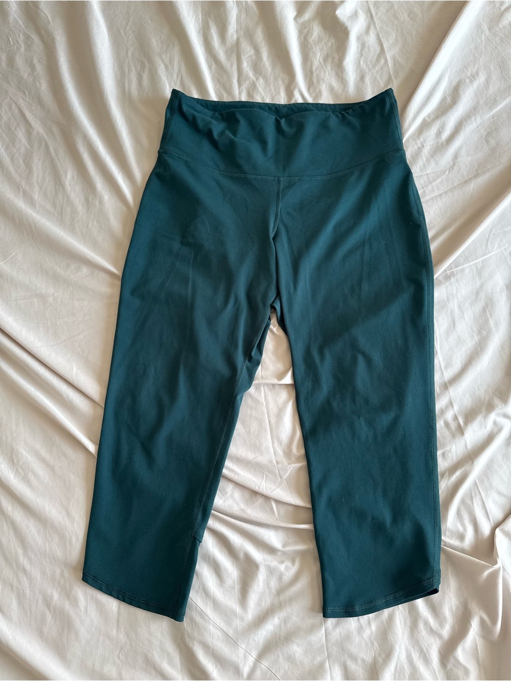 High-Waist Capri Leggings in Emerald